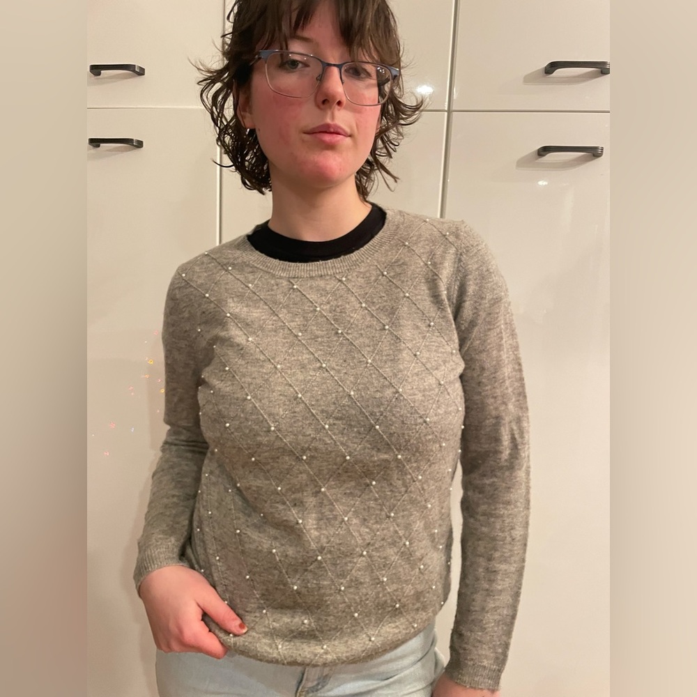 Darling London Delicate Crew Neck with faux pearl Embelishments
